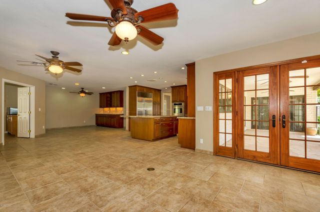 8818 N 47TH Place, Phoenix, AZ 85028