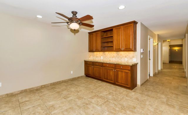 8818 N 47TH Place, Phoenix, AZ 85028