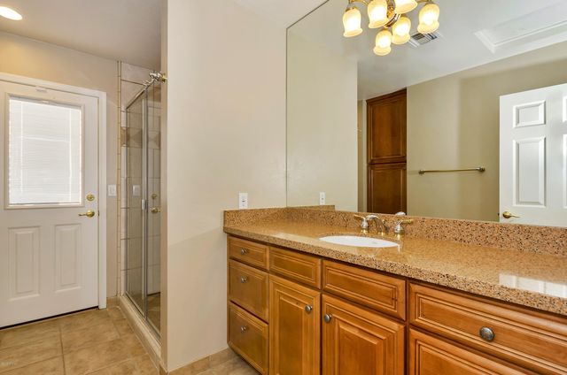 8818 N 47TH Place, Phoenix, AZ 85028