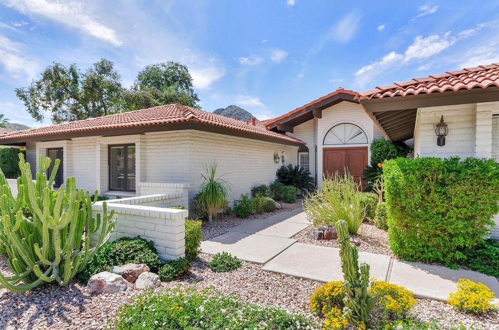 8818 N 47TH Place, Phoenix, AZ 85028