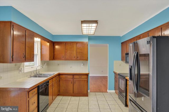 3801 BRYTTON LN, Harrisburg, PA 17110