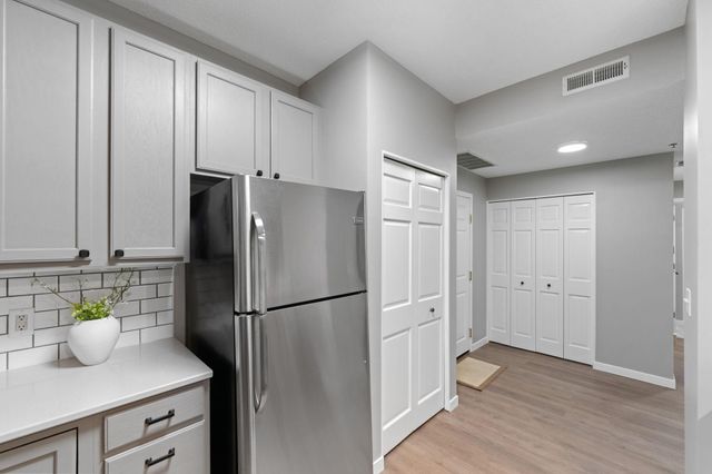 645 N 1st Street 305, Minneapolis, MN 55401