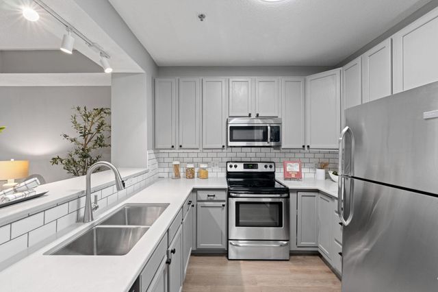 645 N 1st Street 305, Minneapolis, MN 55401