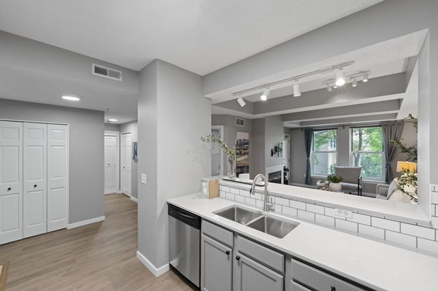 645 N 1st Street 305, Minneapolis, MN 55401