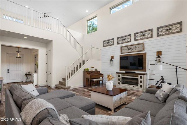 2914 E LOS GATOS Drive, Phoenix, AZ 85050