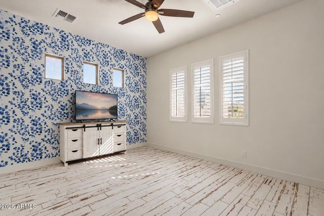 2914 E LOS GATOS Drive, Phoenix, AZ 85050