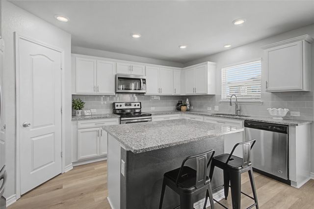 2729 Ryder Lane, Aubrey, TX 76227