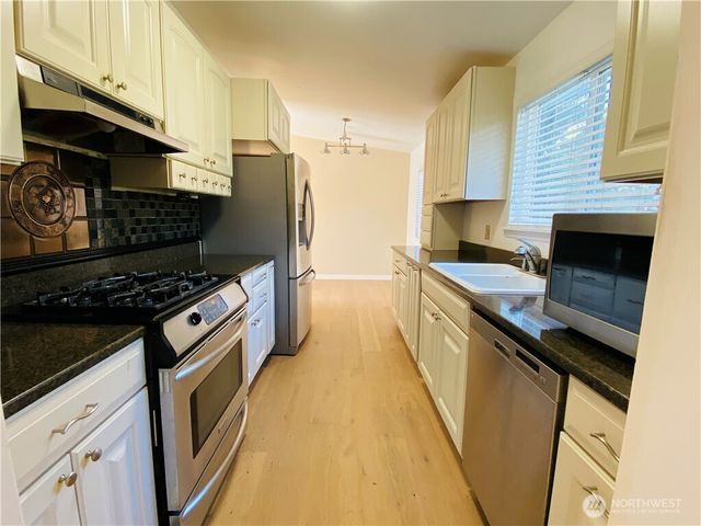 10231 NE 24th Street, Bellevue, WA 98004