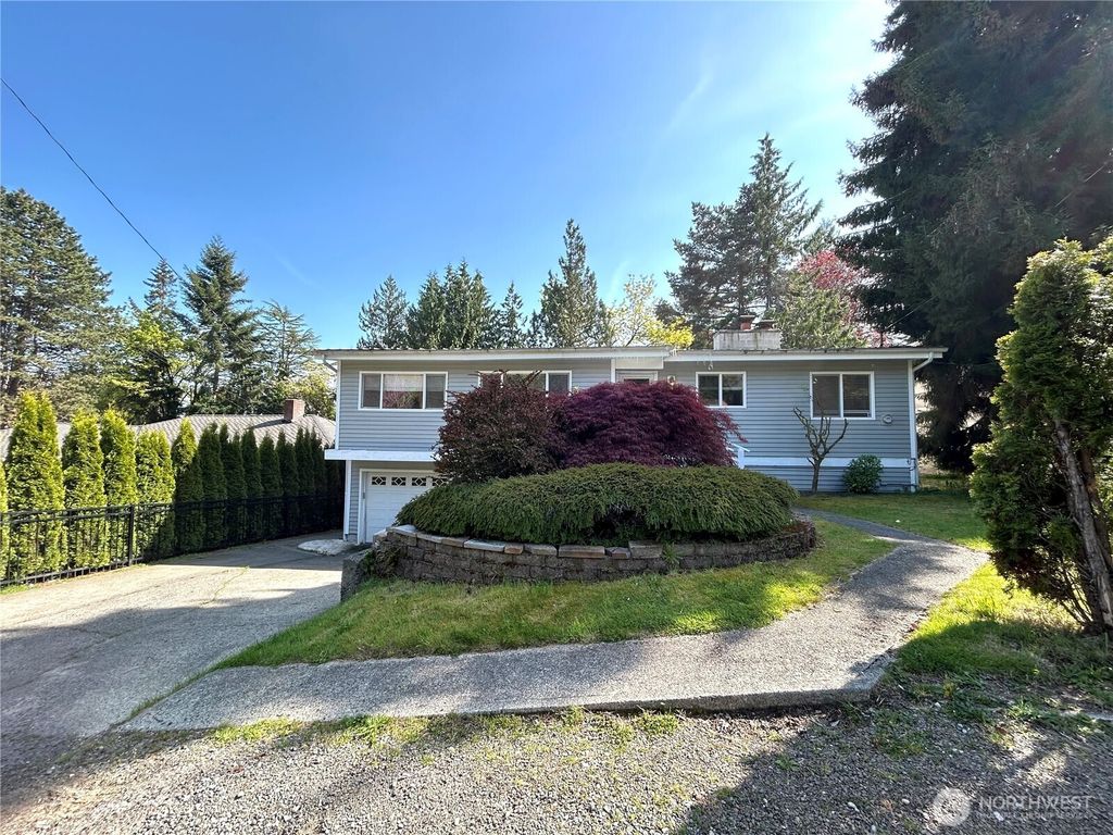 10231 NE 24th Street, Bellevue, WA 98004