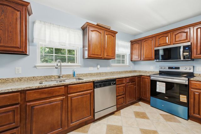 1353 Village Green Drive, Hixson, TN 37343
