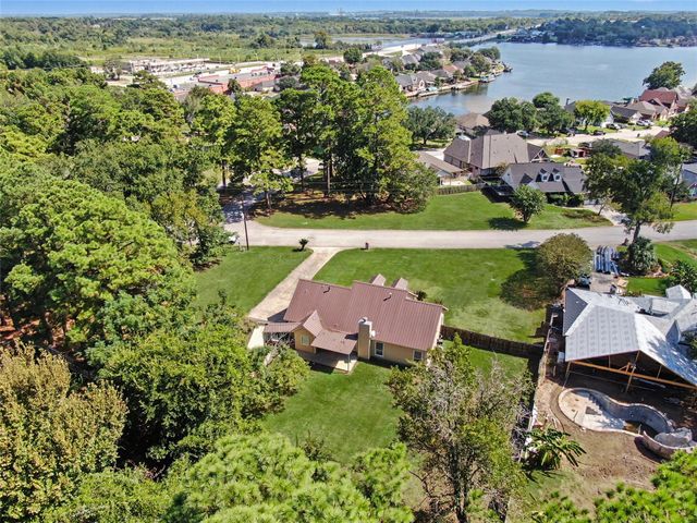 12961 Pelican Boulevard, Willis, TX 77318