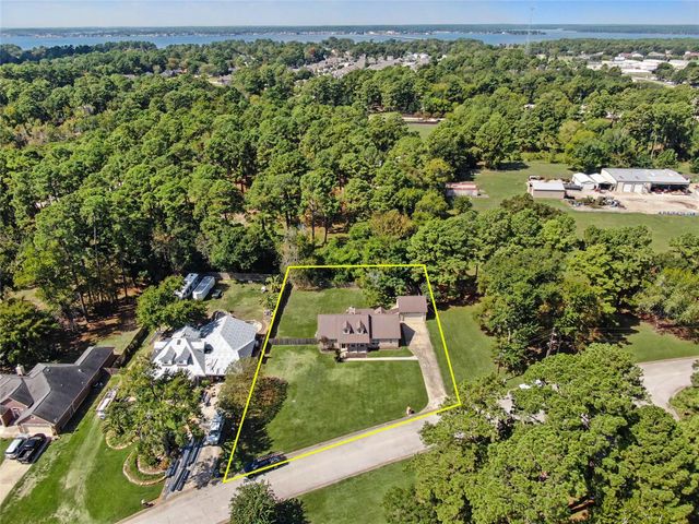 12961 Pelican Boulevard, Willis, TX 77318