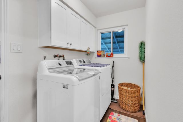 7825 Palmyra Dr, Fair Oaks, CA 95628