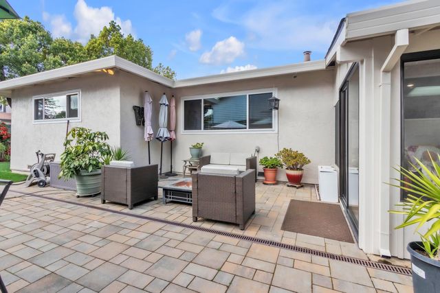 7825 Palmyra Dr, Fair Oaks, CA 95628