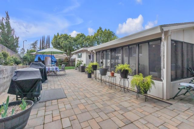 7825 Palmyra Dr, Fair Oaks, CA 95628
