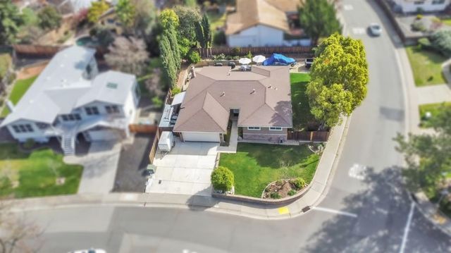 7825 Palmyra Dr, Fair Oaks, CA 95628