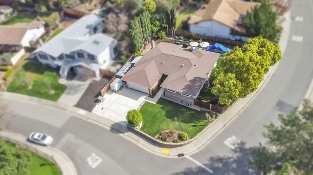 7825 Palmyra Dr, Fair Oaks, CA 95628