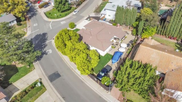 7825 Palmyra Dr, Fair Oaks, CA 95628