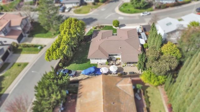 7825 Palmyra Dr, Fair Oaks, CA 95628