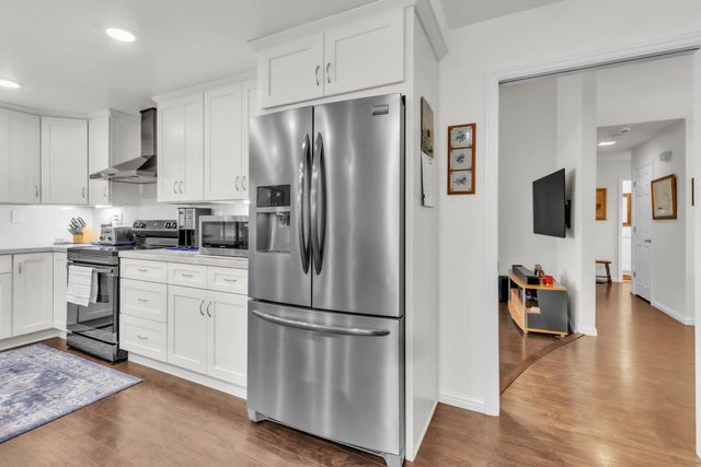7825 Palmyra Dr, Fair Oaks, CA 95628