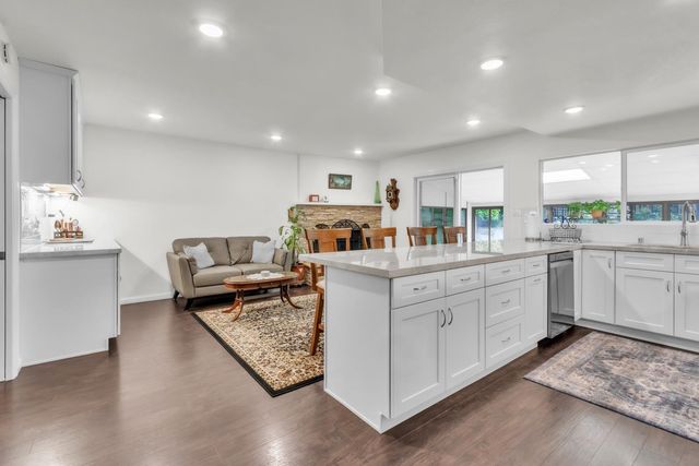 7825 Palmyra Dr, Fair Oaks, CA 95628