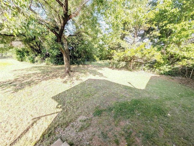 616 Lions Park Place, Midwest City, OK 73110