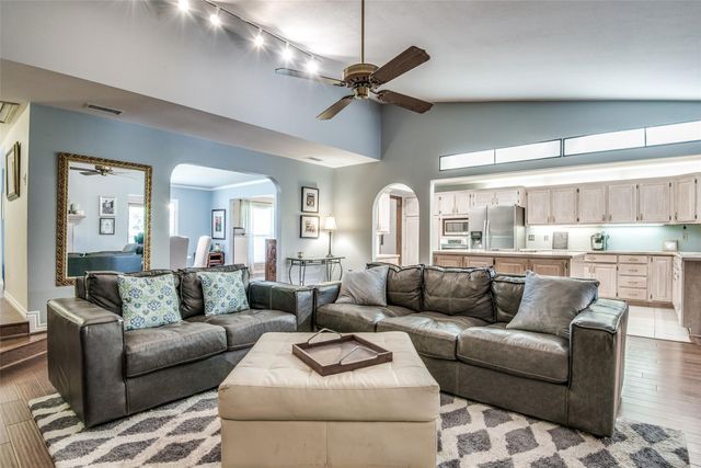 6607 Roundrock Road, Dallas, TX 75248