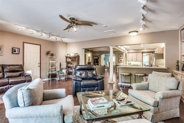 6607 Roundrock Road, Dallas, TX 75248