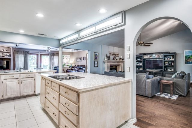 6607 Roundrock Road, Dallas, TX 75248