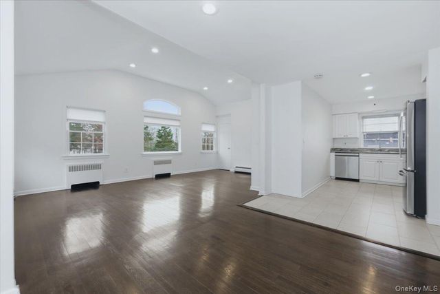 98 Nassau Road 2, Huntington, NY 11743