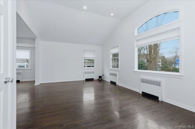 98 Nassau Road 2, Huntington, NY 11743