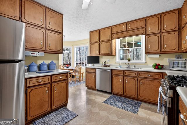 145 Adams Court, Fayetteville, GA 30214