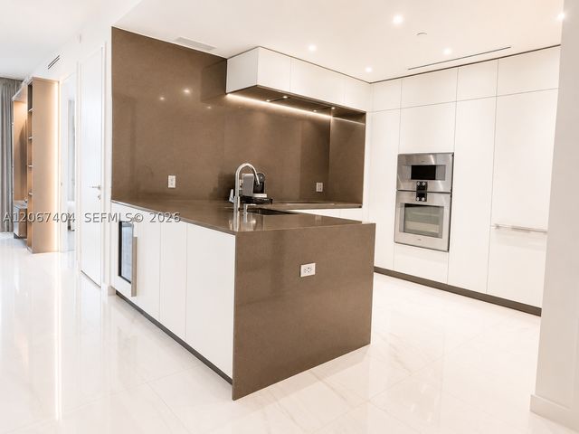 300 Biscayne Boulevard Way 2609W, Miami, FL 33131