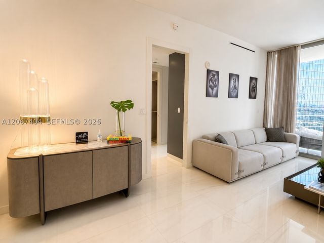 300 Biscayne Boulevard Way 2609W, Miami, FL 33131