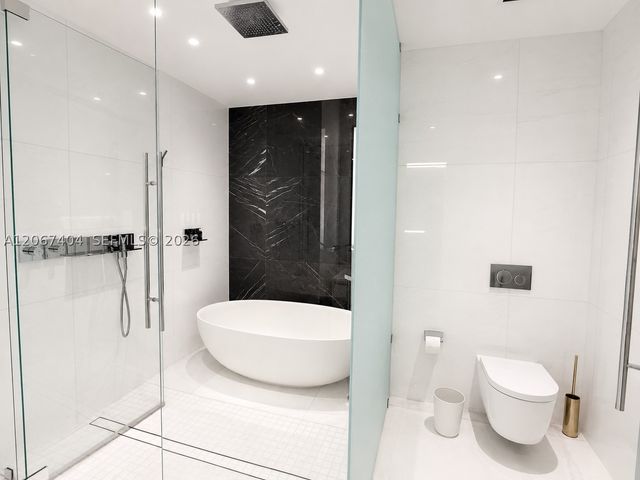300 Biscayne Boulevard Way 2609W, Miami, FL 33131