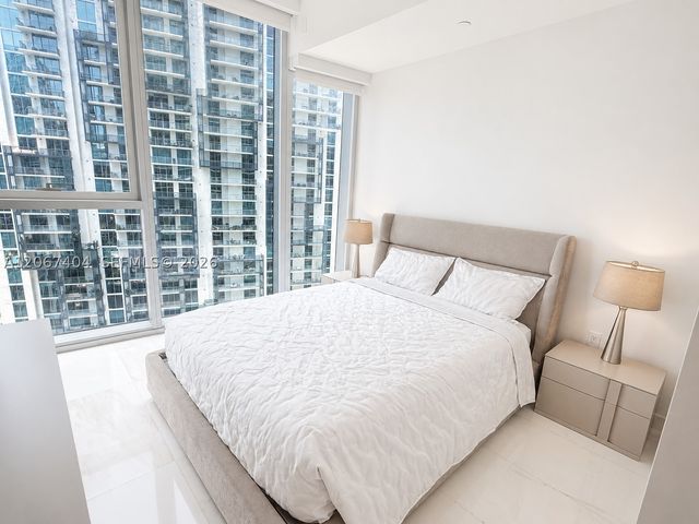 300 Biscayne Boulevard Way 2609W, Miami, FL 33131