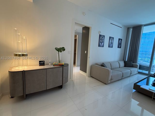 300 Biscayne Boulevard Way 2609W, Miami, FL 33131