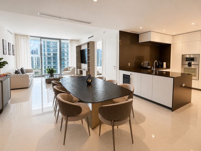 300 Biscayne Boulevard Way 2609W, Miami, FL 33131