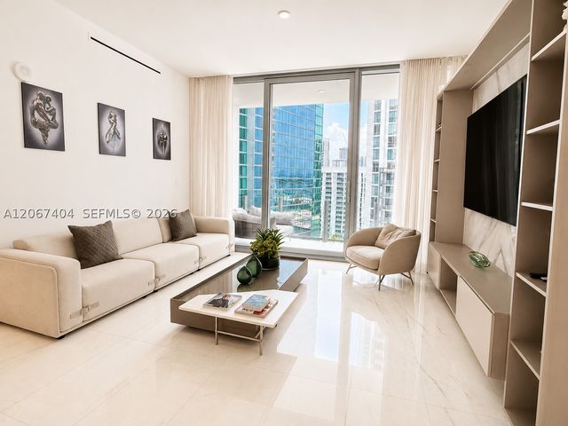 300 Biscayne Boulevard Way 2609W, Miami, FL 33131
