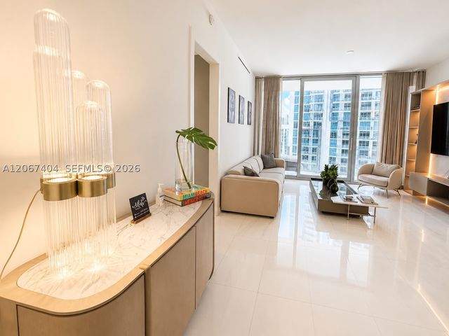 300 Biscayne Boulevard Way 2609W, Miami, FL 33131