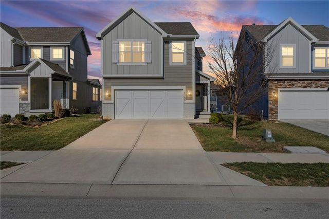 8788 SW 9th Street, Blue Springs, MO 64064