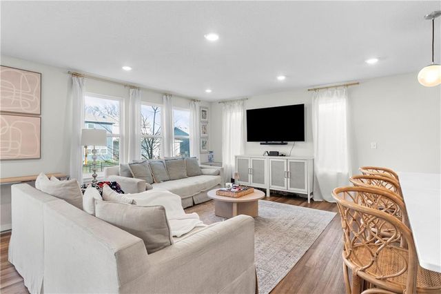 8788 SW 9th Street, Blue Springs, MO 64064