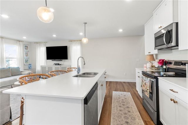 8788 SW 9th Street, Blue Springs, MO 64064