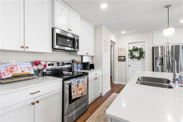 8788 SW 9th Street, Blue Springs, MO 64064