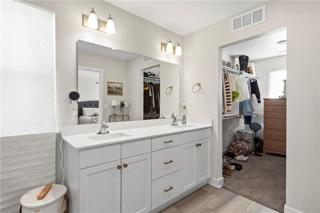 8788 SW 9th Street, Blue Springs, MO 64064