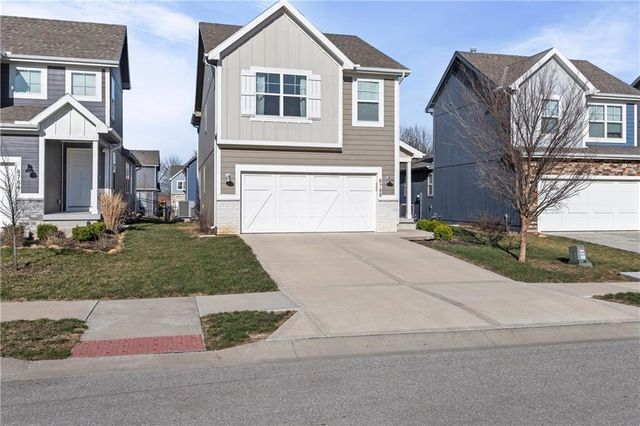 8788 SW 9th Street, Blue Springs, MO 64064