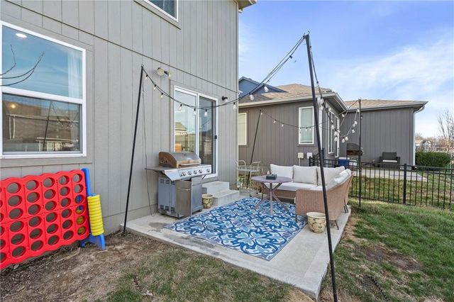 8788 SW 9th Street, Blue Springs, MO 64064