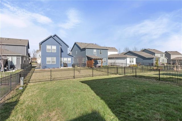 8788 SW 9th Street, Blue Springs, MO 64064