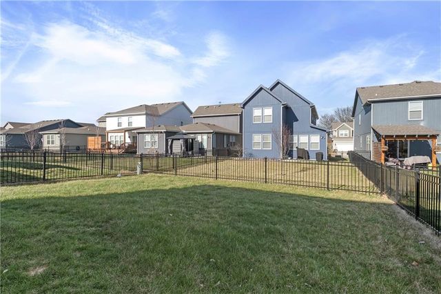 8788 SW 9th Street, Blue Springs, MO 64064