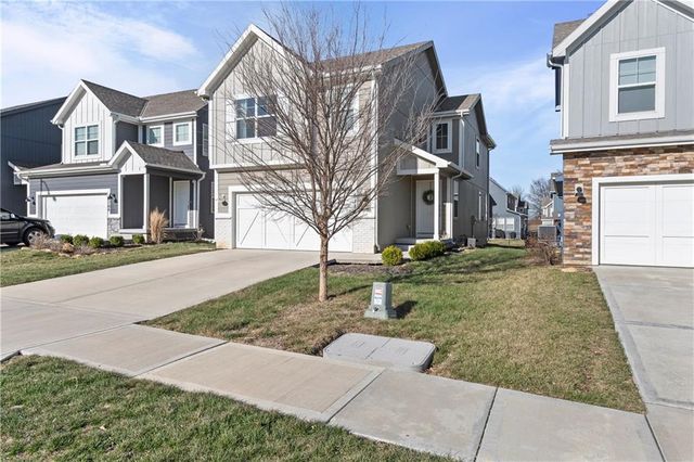 8788 SW 9th Street, Blue Springs, MO 64064